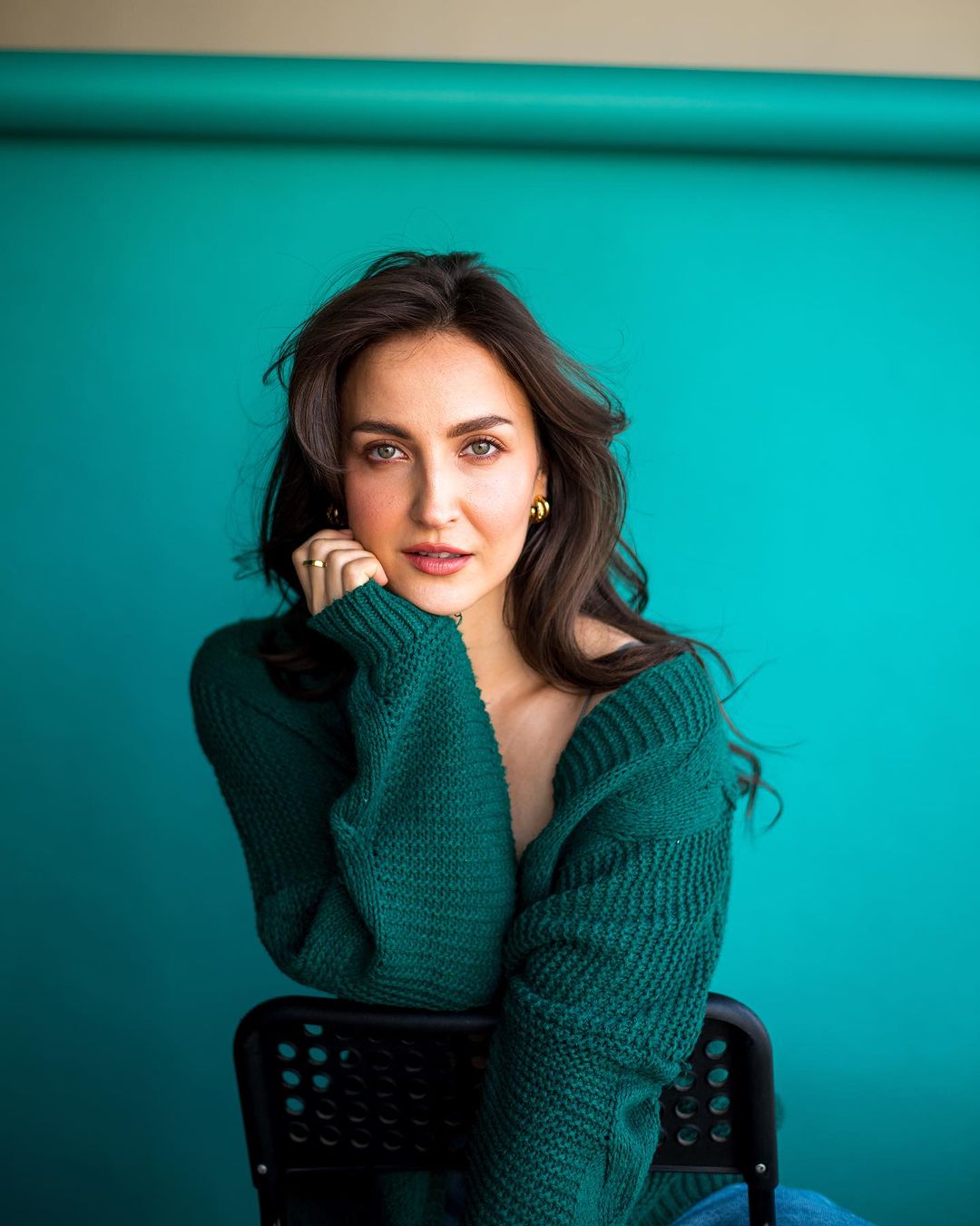 HINDI ACTRESS ELLI AVRRAM IMAGES IN GREEN TOP BLUE JEANS 6